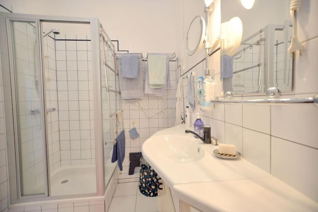 Appartement Tres Bien Situe- Spacieux - Calme - Parking Biarritz Exterior photo